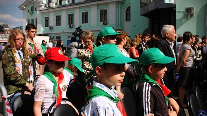 Депутаты Госдумы предложили возродить пионерлагеря для воспитания патриотизма у молодежи